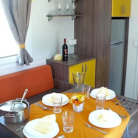 Victoria Mobilehome In فيرسار